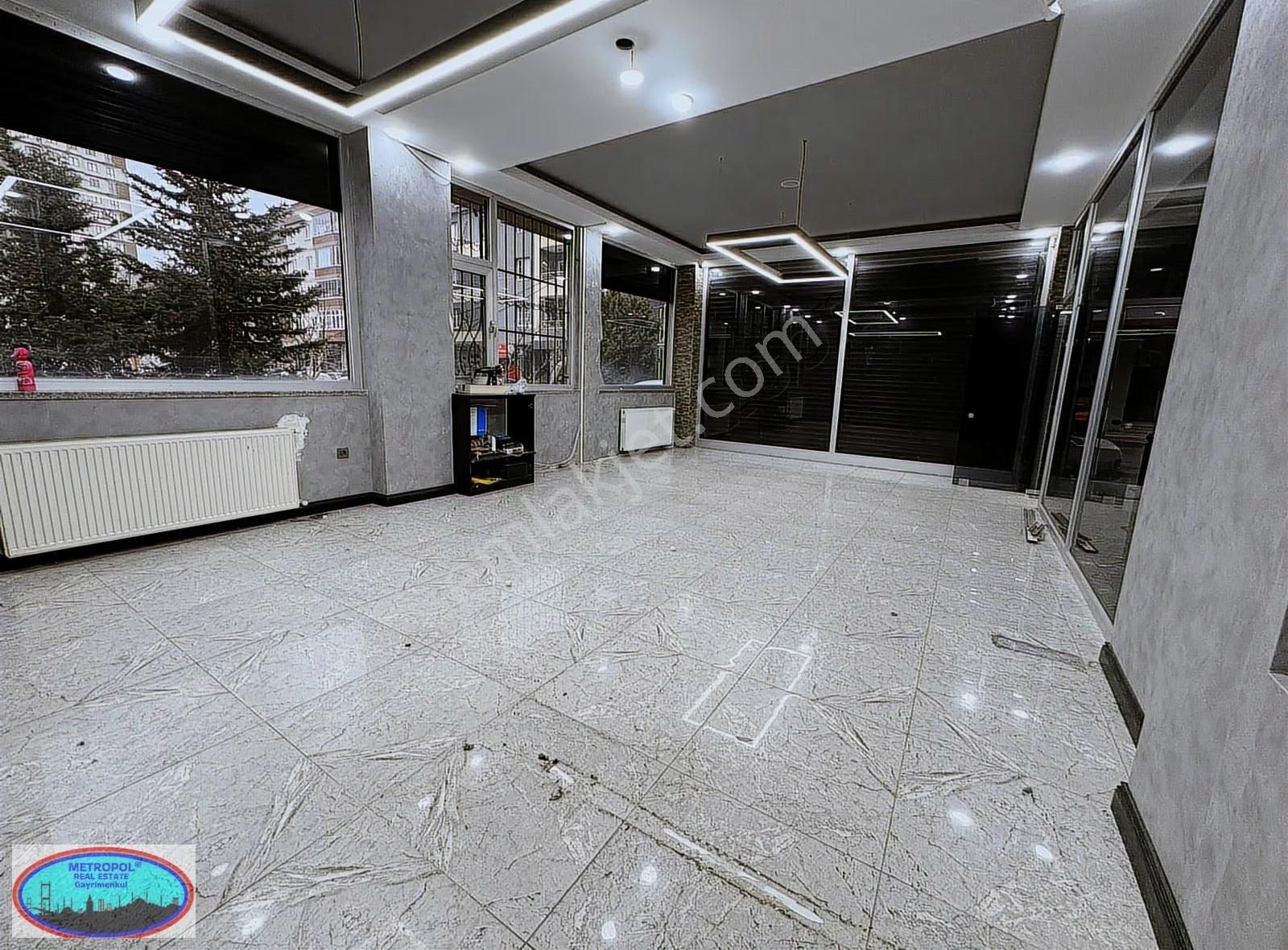 Bağcılar Kirazlı Mahallesi 250m2 Dekorasyonlu Dükkan-mağaza