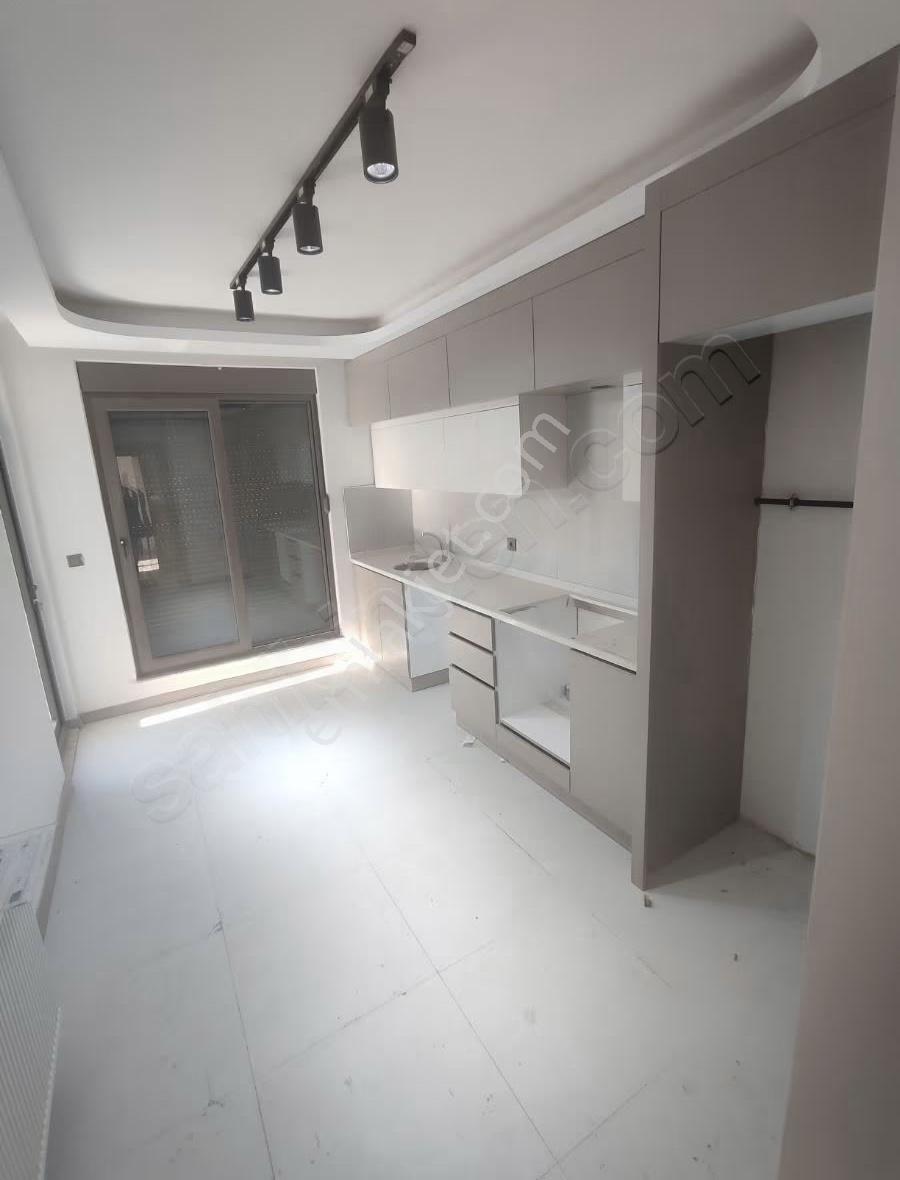 Erenköy Mah.2+1 Herşeyi Ayrı 2. Kat Doğalgazlı Sıfır Daire