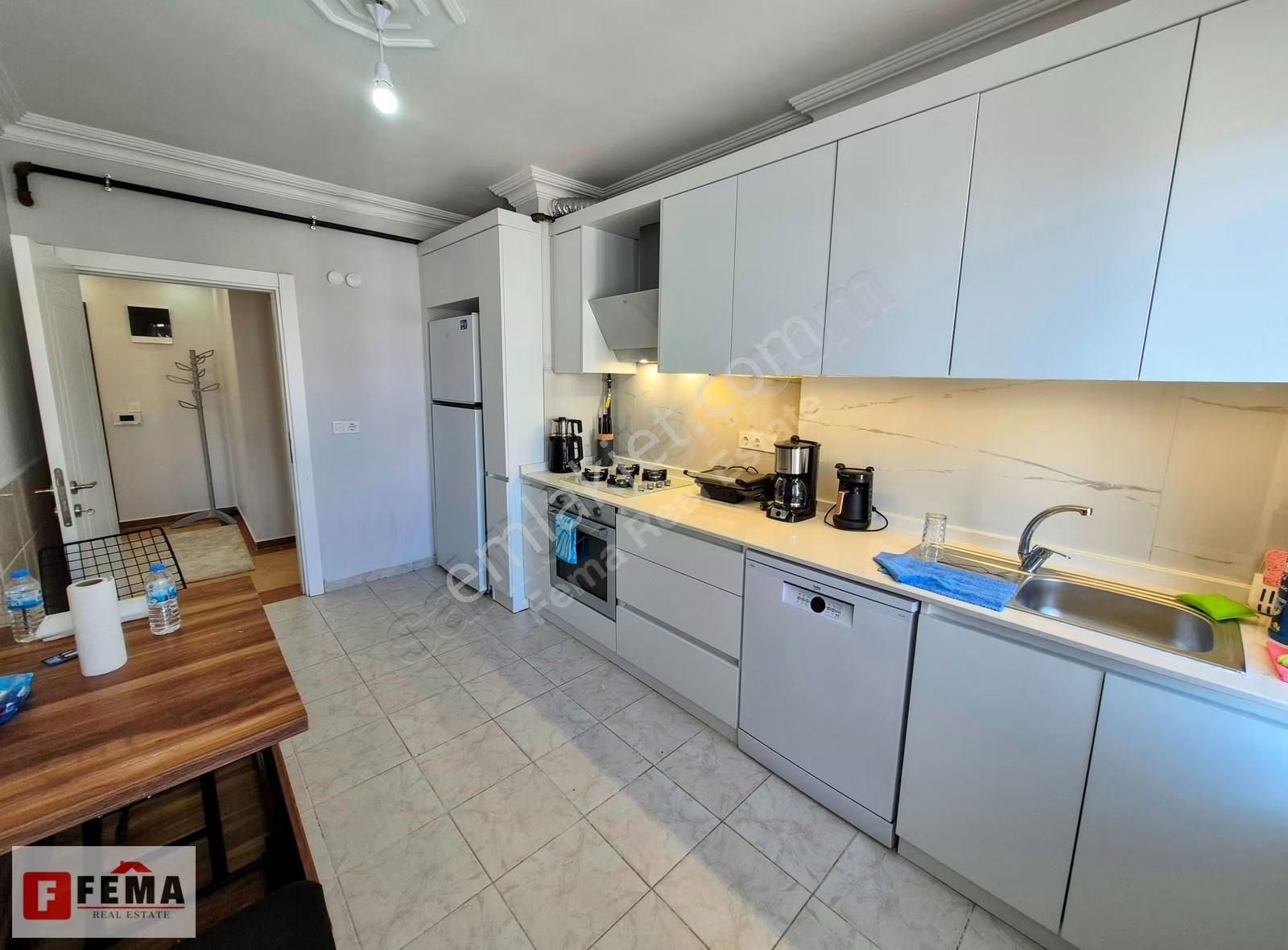 Fema'dan Sahile 800 Metre Uzaklıkta Kiralık Eşyalı 3+1- For Rent - Görsel 8