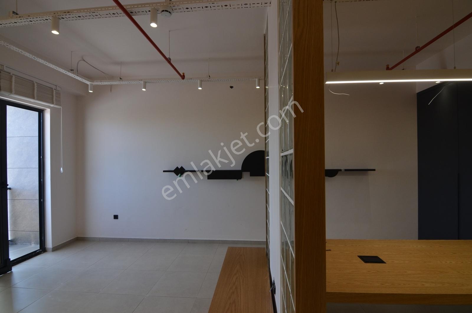 Talha Tozduman'dan Karatay Cadde Prime'da 1+0 Tasarımlı Ofis - Görsel 30