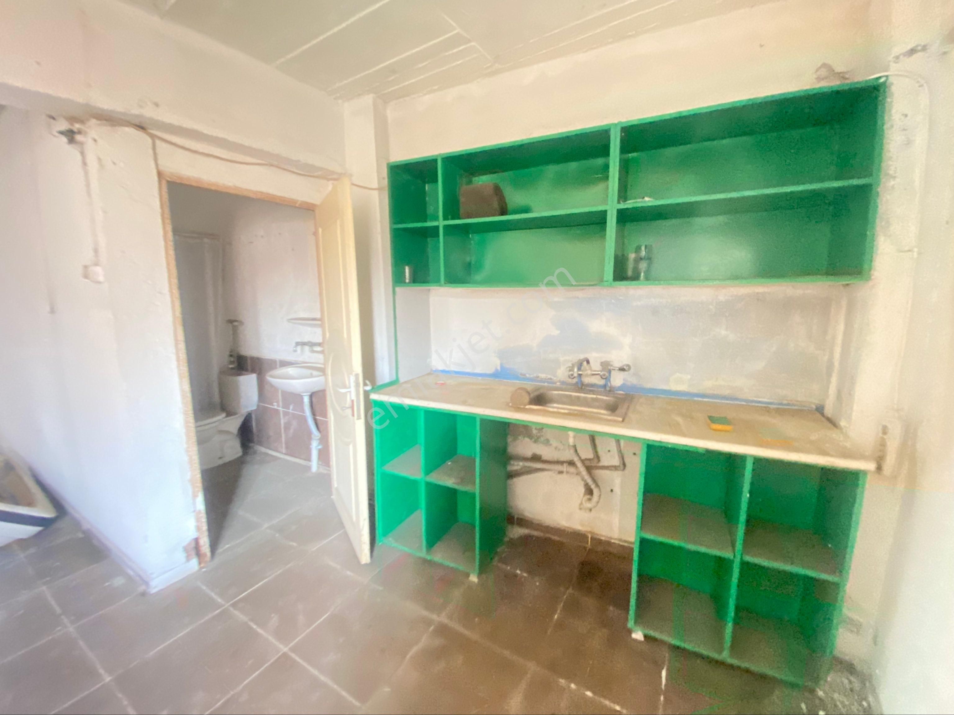 Alsancak’ta Yatırıma Uygun Kira Getirili 2 Katlı Müstakil Bina - Görsel 8