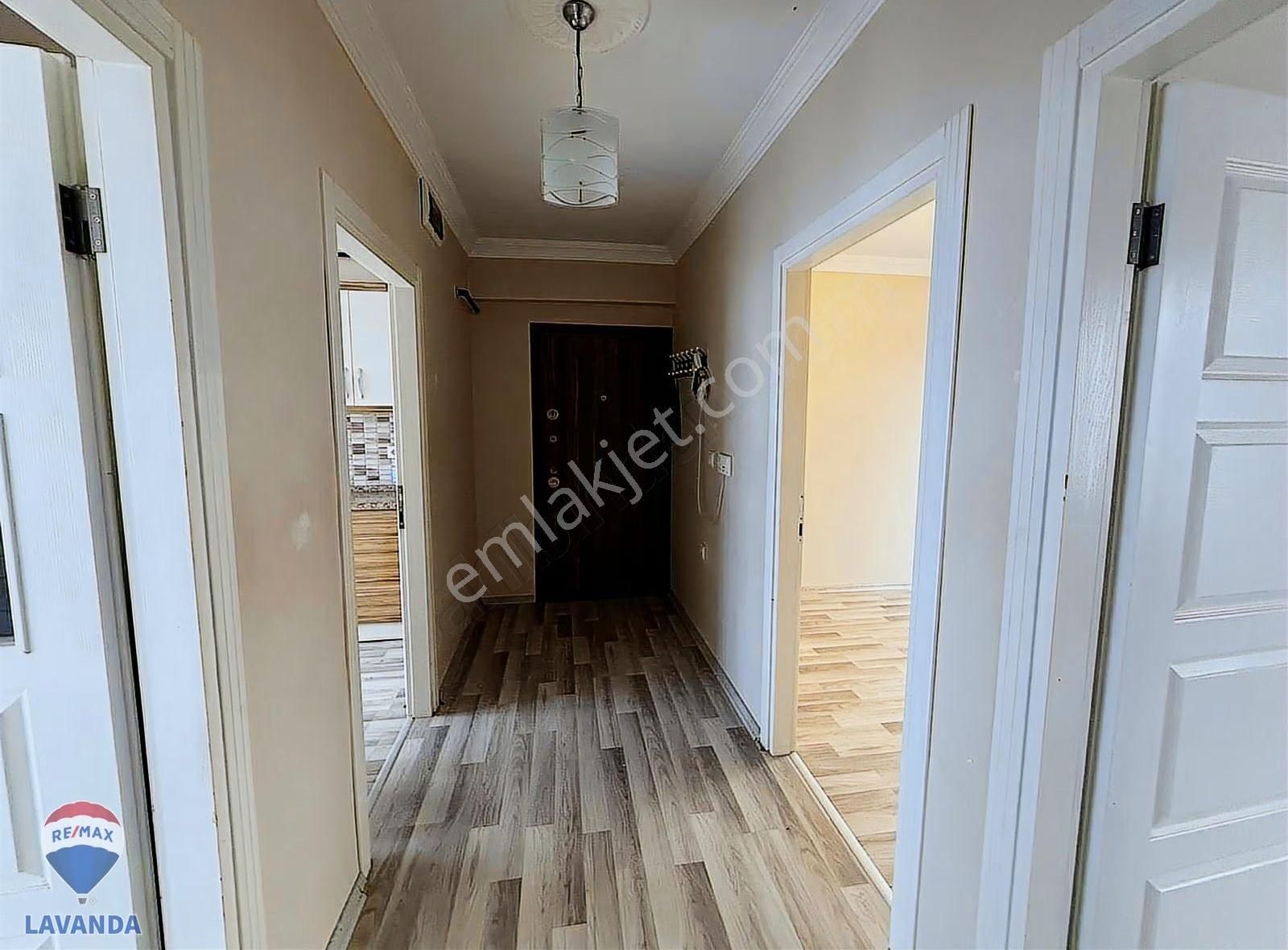 Remax Lavandadan Reşadiye Mahallesi'nde Kiralık 2+1 Daire - Görsel 2