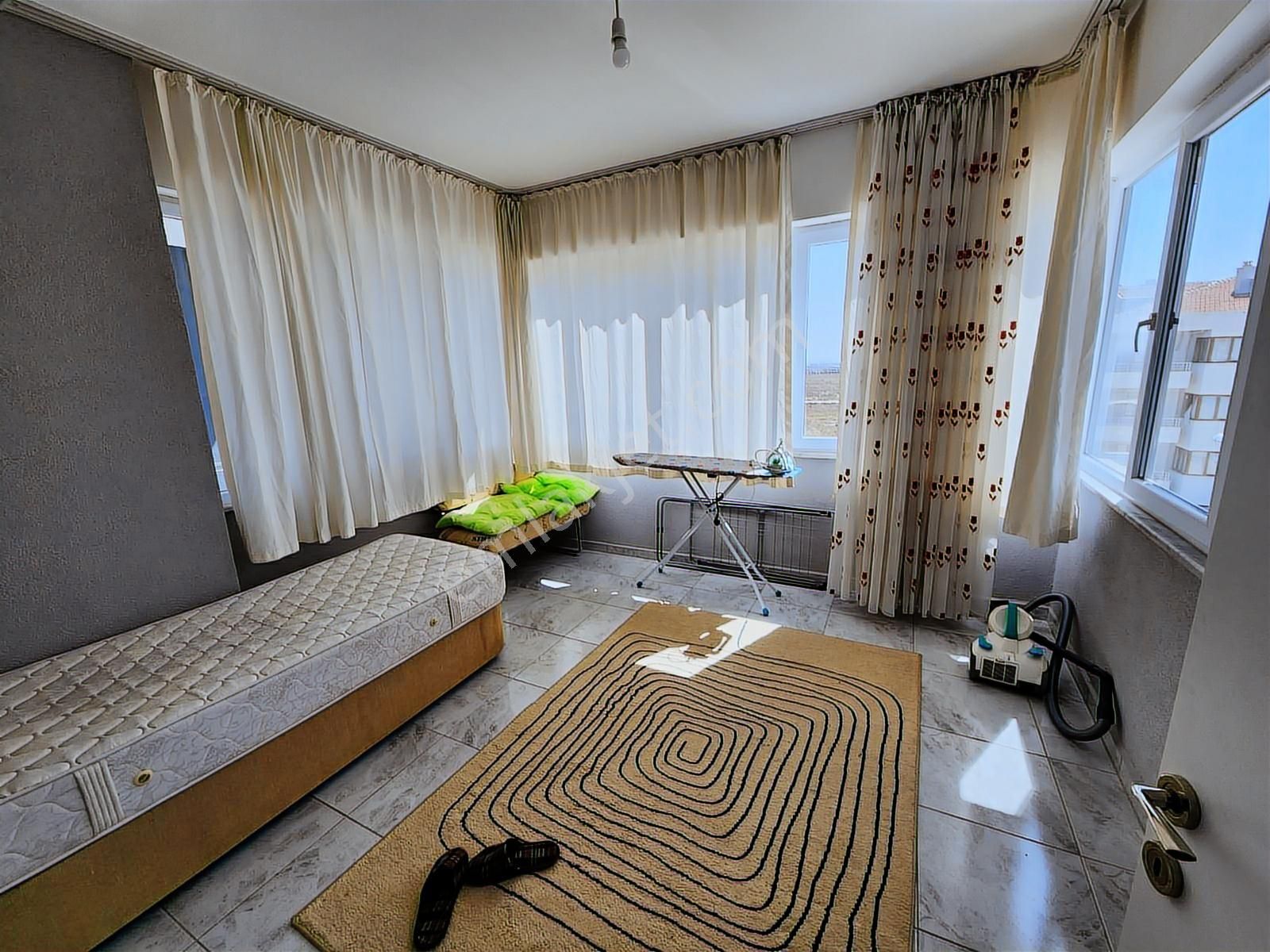 Veysel Karani Caddesinde Askeri Üs Fabrika Servis Yolunda Daire - Görsel 3