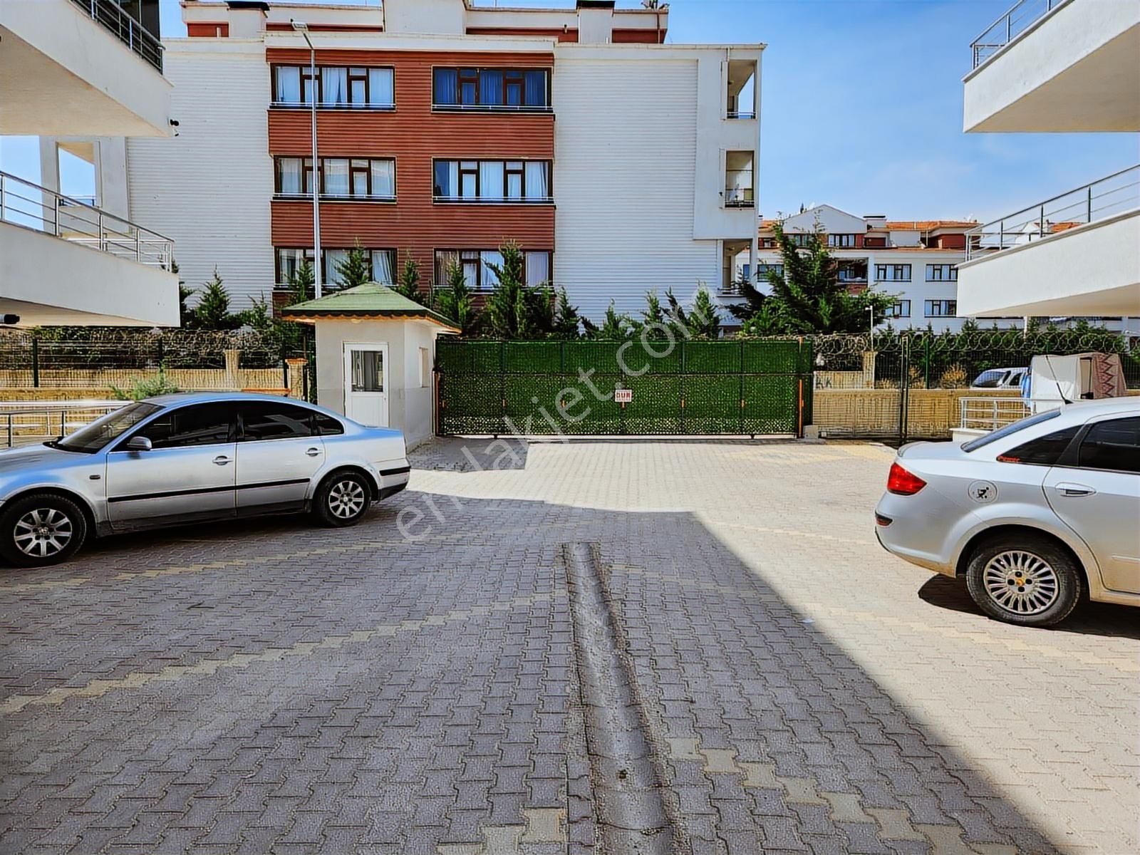 Veysel Karani Caddesinde Askeri Üs Fabrika Servis Yolunda Daire - Görsel 23