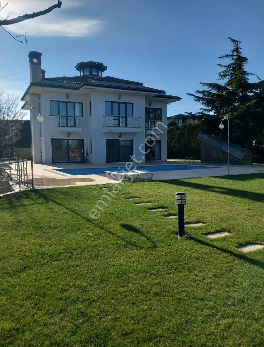Tepekent İyi Lokasyonda Kiralık Villa