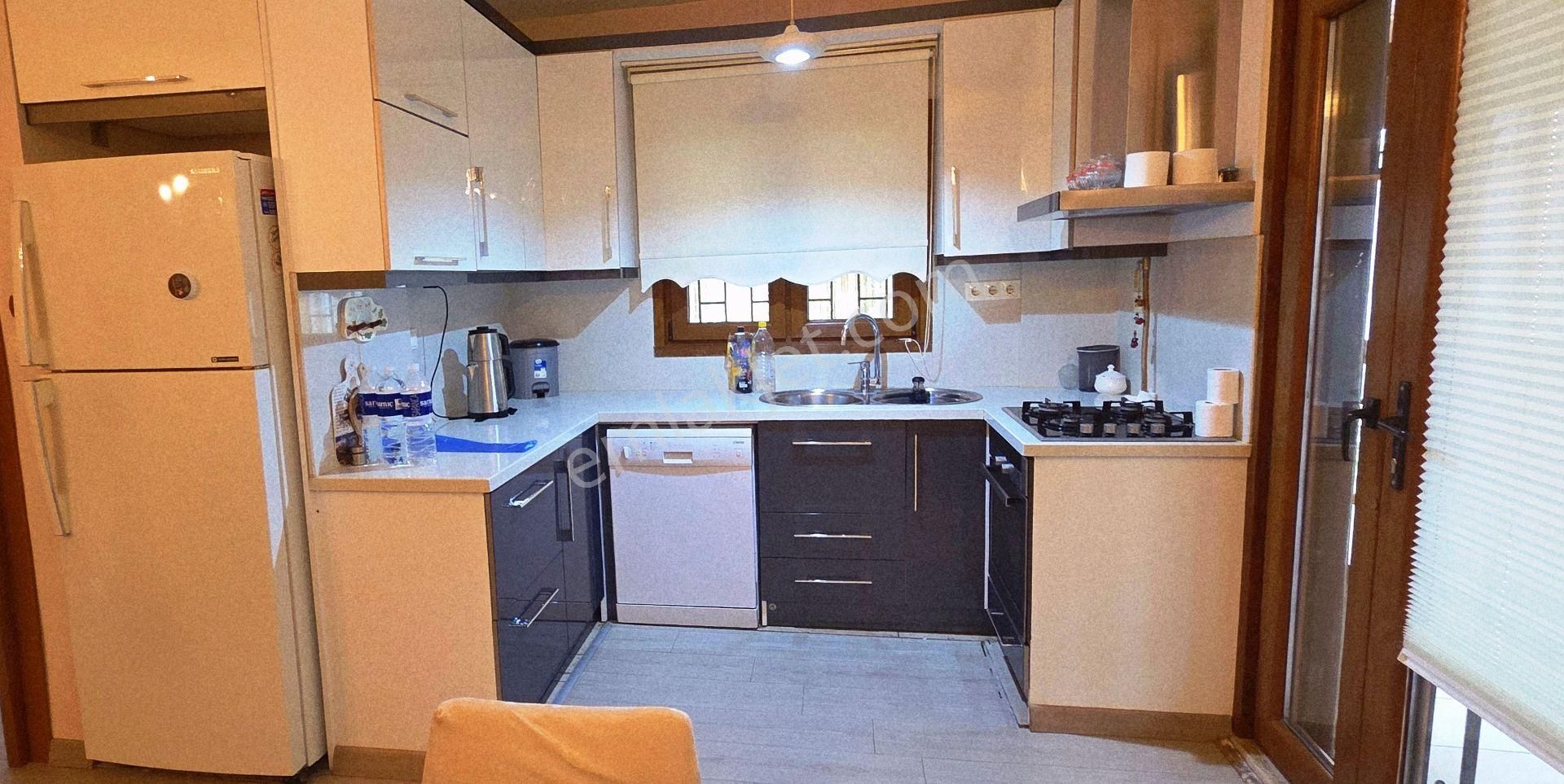 Tuzla Sahil Onur Sitesi 170m2 Mobilyal Triplex 3+1 Kiralık Villa - Görsel 8