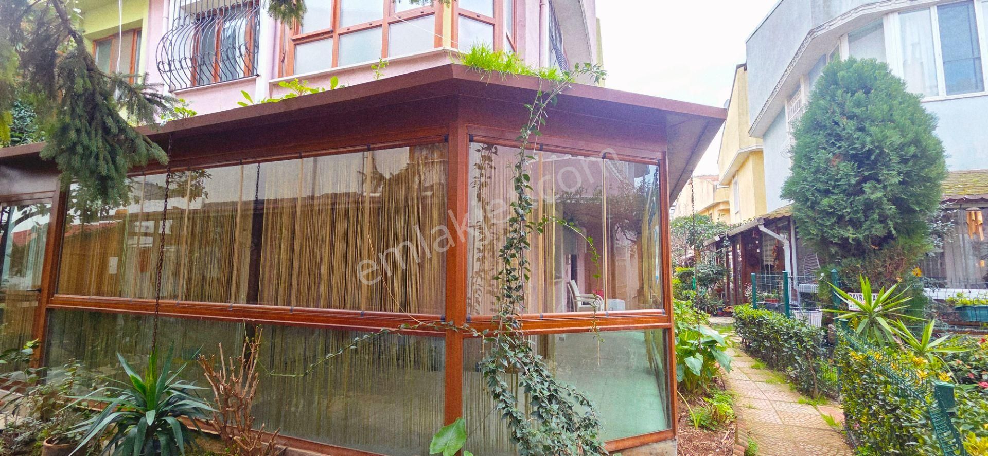 Tuzla Sahil Onur Sitesi 170m2 Mobilyal Triplex 3+1 Kiralık Villa