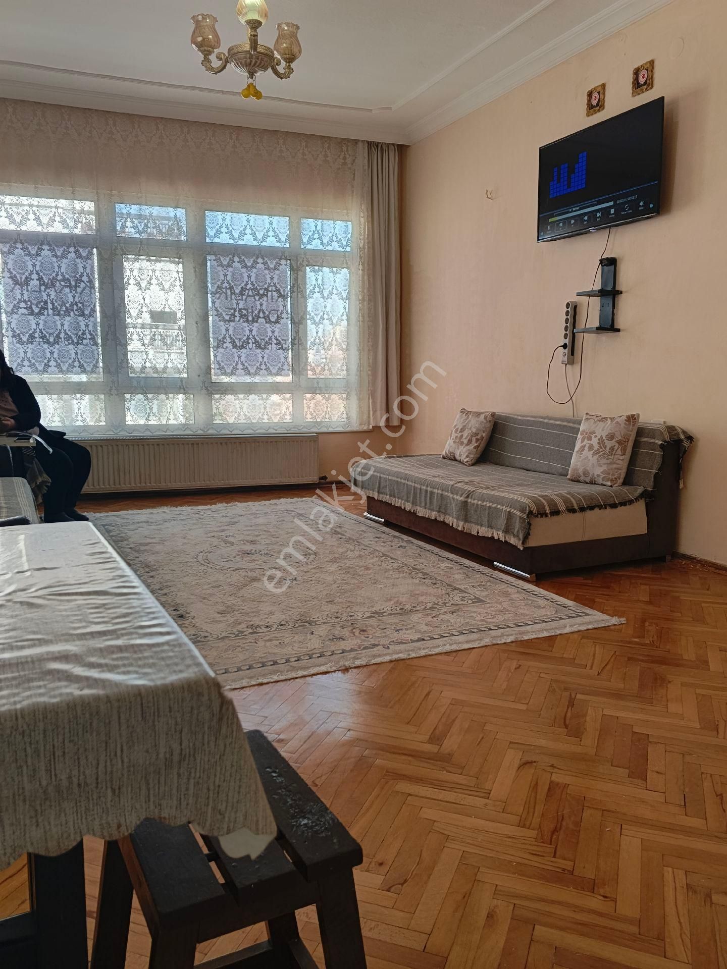 Meşrutiyet Cd. 3+1 Eşyalı Ön Ara Kat Kombili Asansörlü Boş - Görsel 17