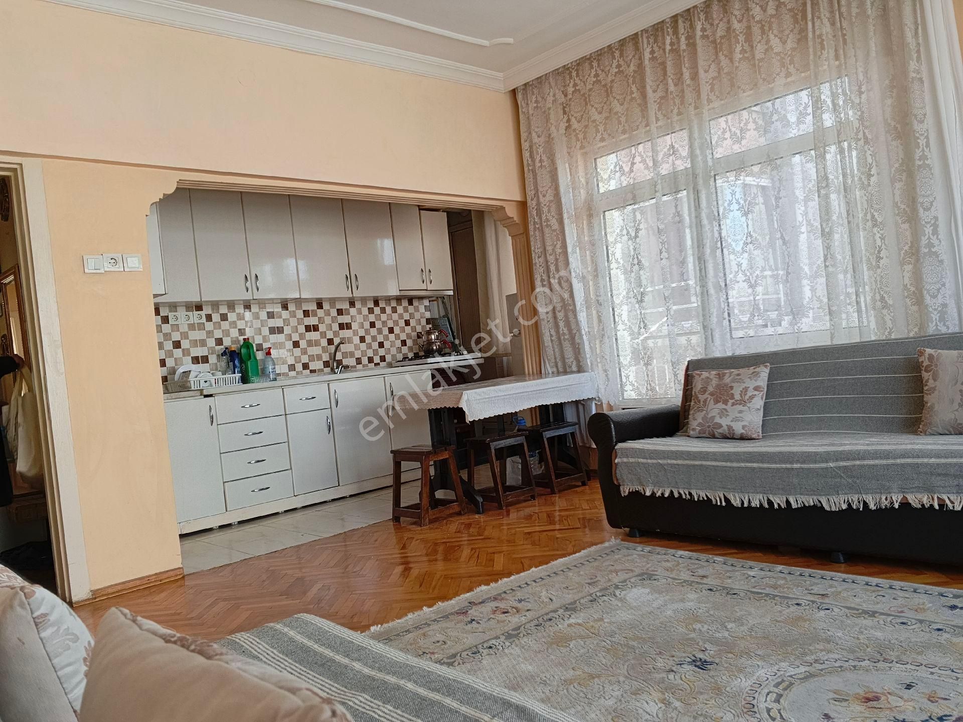 Meşrutiyet Cd. 3+1 Eşyalı Ön Ara Kat Kombili Asansörlü Boş - Görsel 19