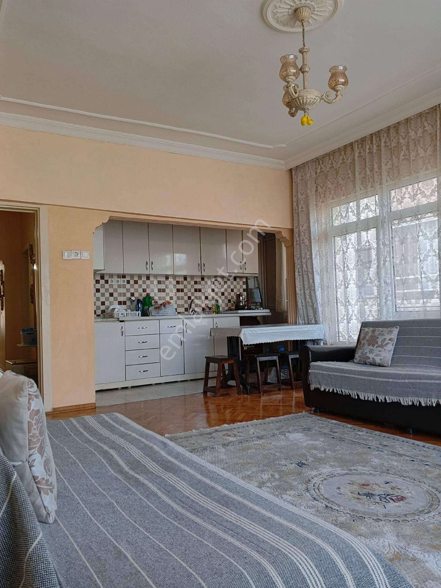 Meşrutiyet Cd. 3+1 Eşyalı Ön Ara Kat Kombili Asansörlü Boş - Görsel 20