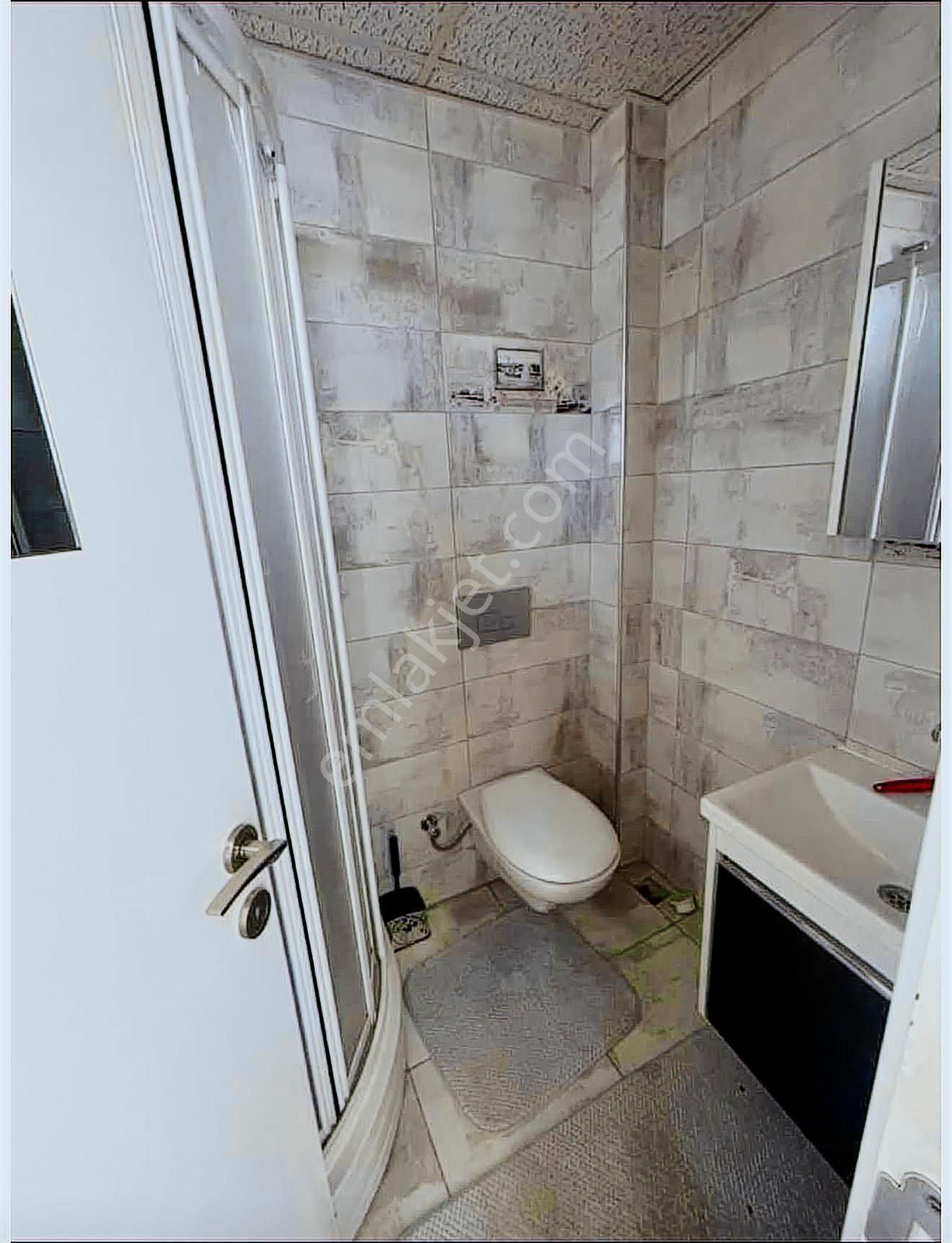 Arakat Cadde Üzerinde 1+1 Kiracılı Apart - Görsel 3