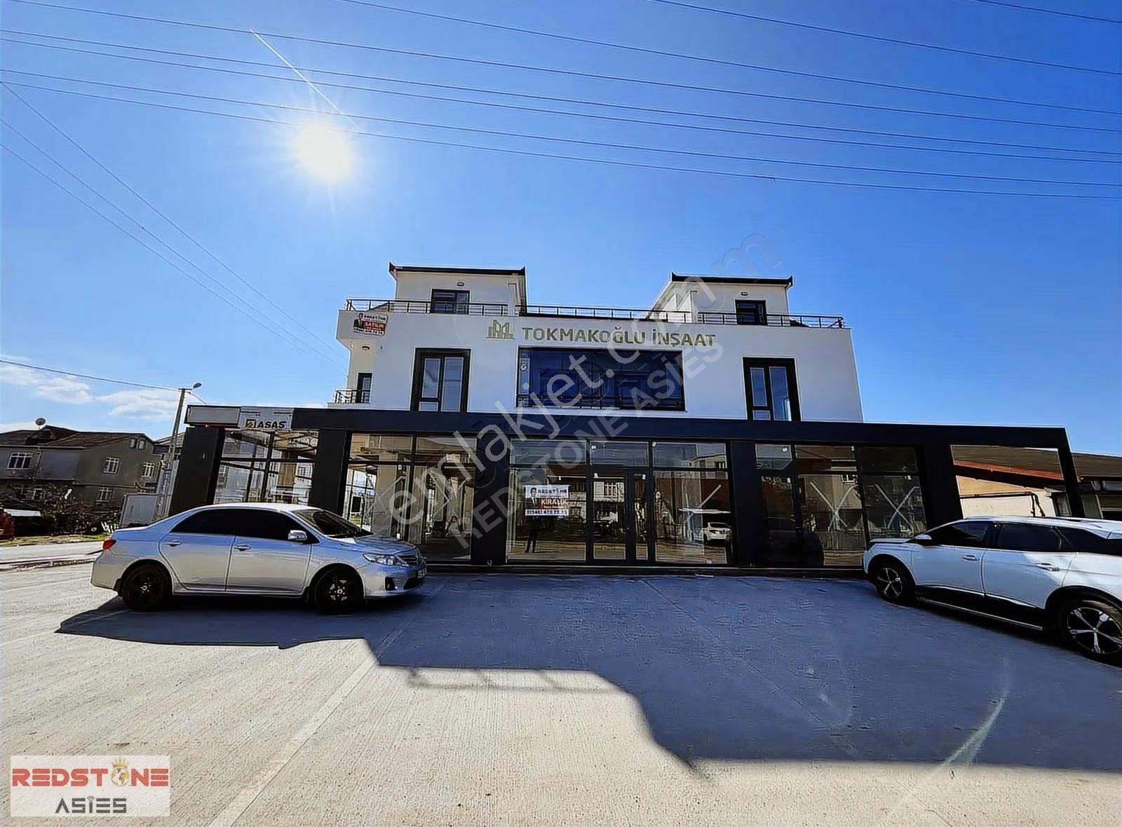 Kartepe'de Yüksek Kira Gelirli Satılık 560 M² Cadde Üzeri Ticari