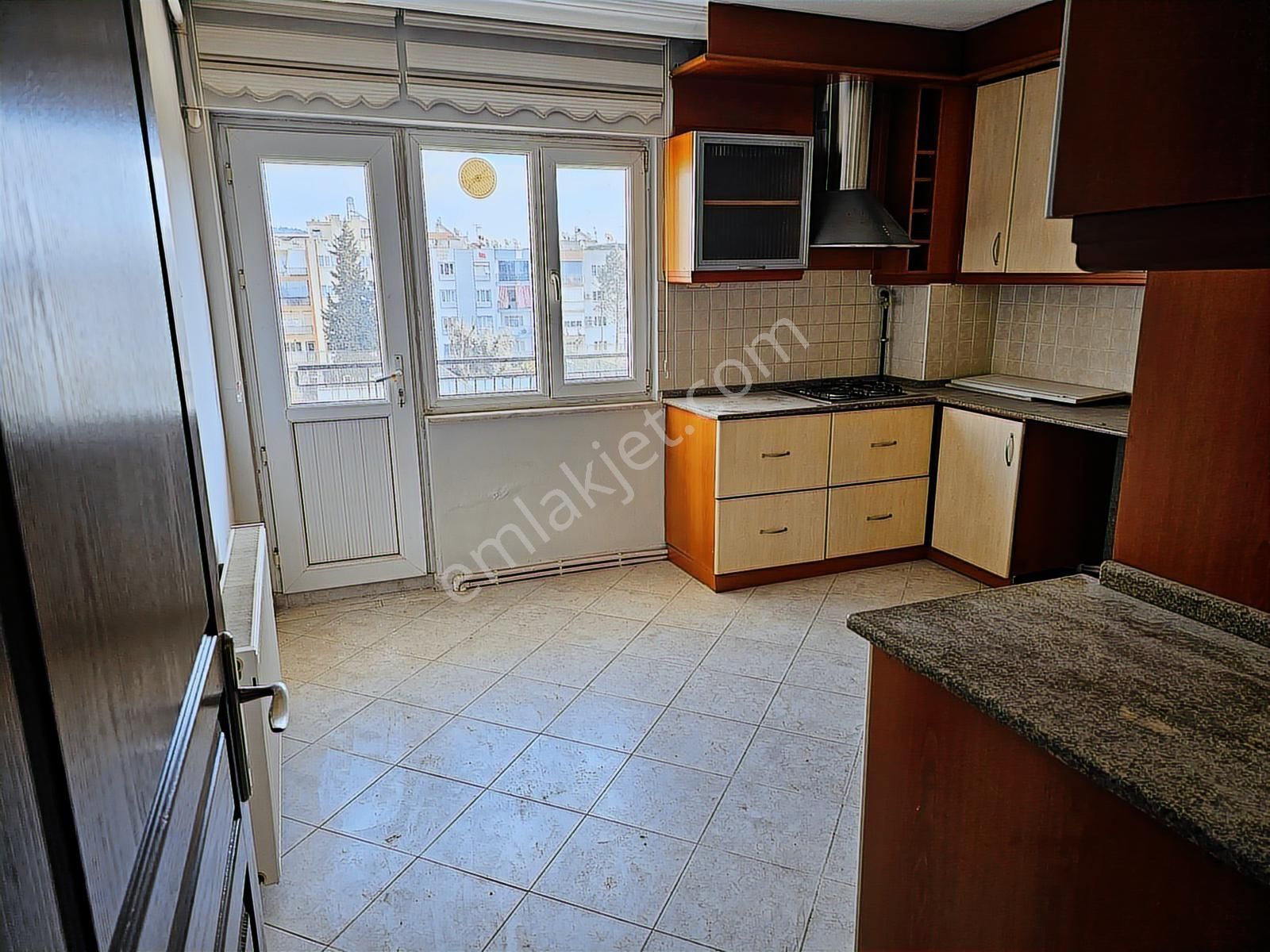 Aydın Efeler Girne Mahallesinde Kiralık Daire 3+1 - Görsel 4
