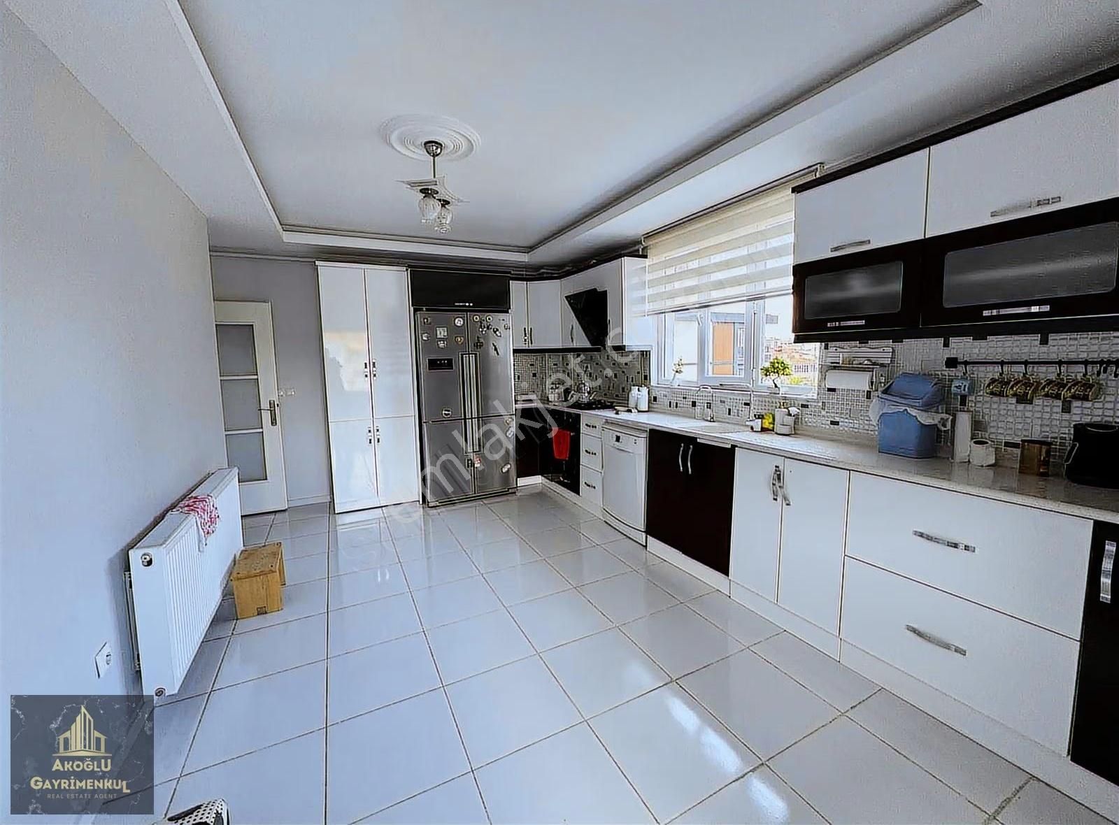 İstiklal Mahallesinde Bulvara Cephe Satılık Geniş 3+1 - Görsel 12