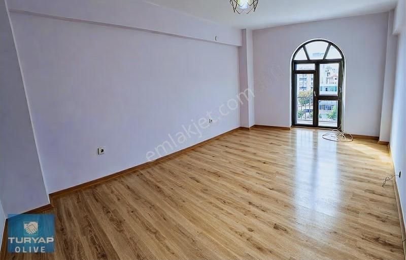 Gaziosmanpaşa Meydanda Esenkal İş Hanında Kiralık Büro / Ofis