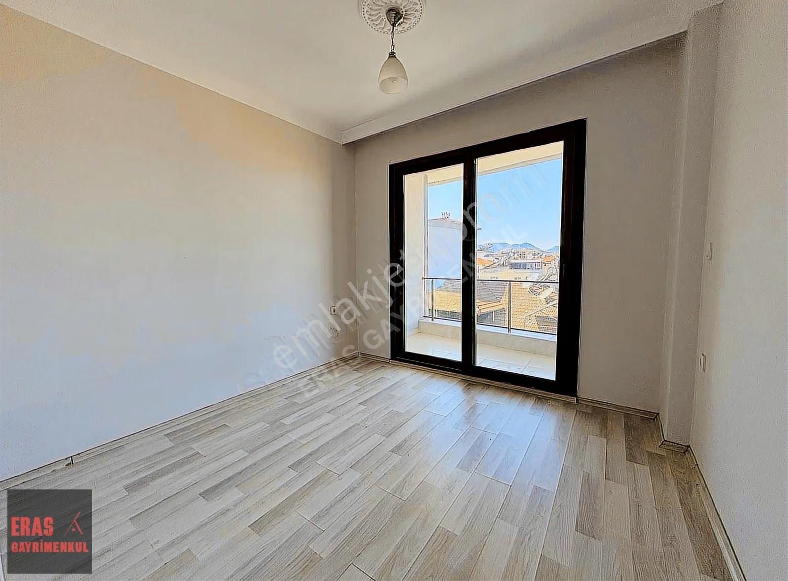 Dalaman Karaçalı'da Merkezi Konumda Kapalı Mutfaklı 3+1 Daire - Görsel 2