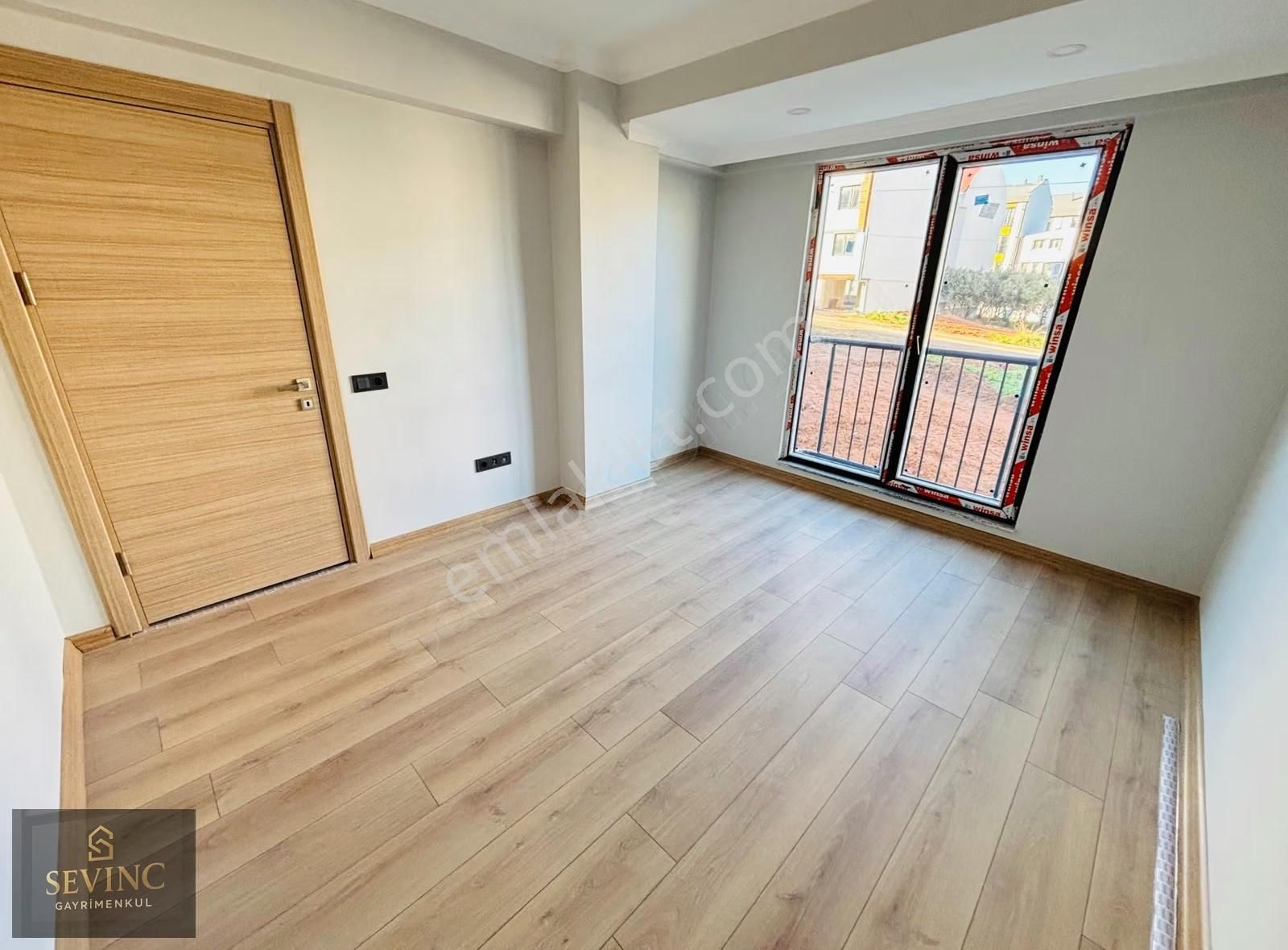 Sevinç'ten Otoparklı Çift Cephe Açık Mutfak 2+1 Satılık Daire