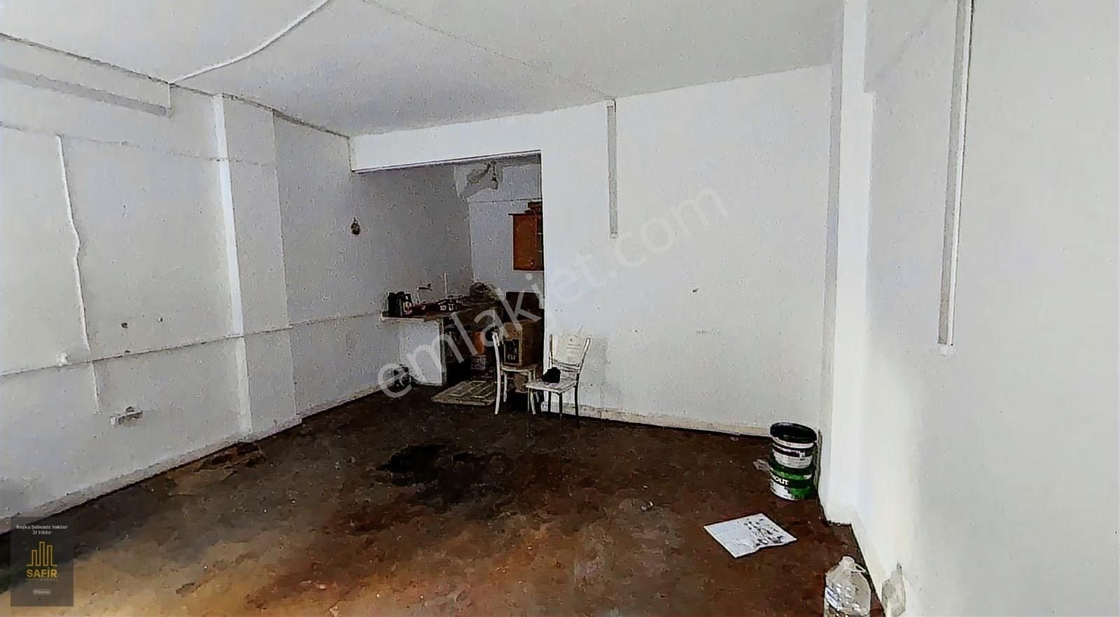 Safir'den, Karagümrük'te Vatan Caddesine Yakın Satılık Dükkan - Görsel 2