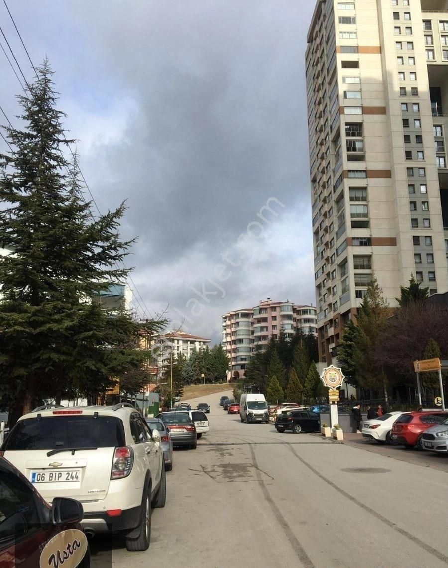 Merkezi Konumda Mobilyalı Ara Katta 3+1 Kiralık Daire - Görsel 16