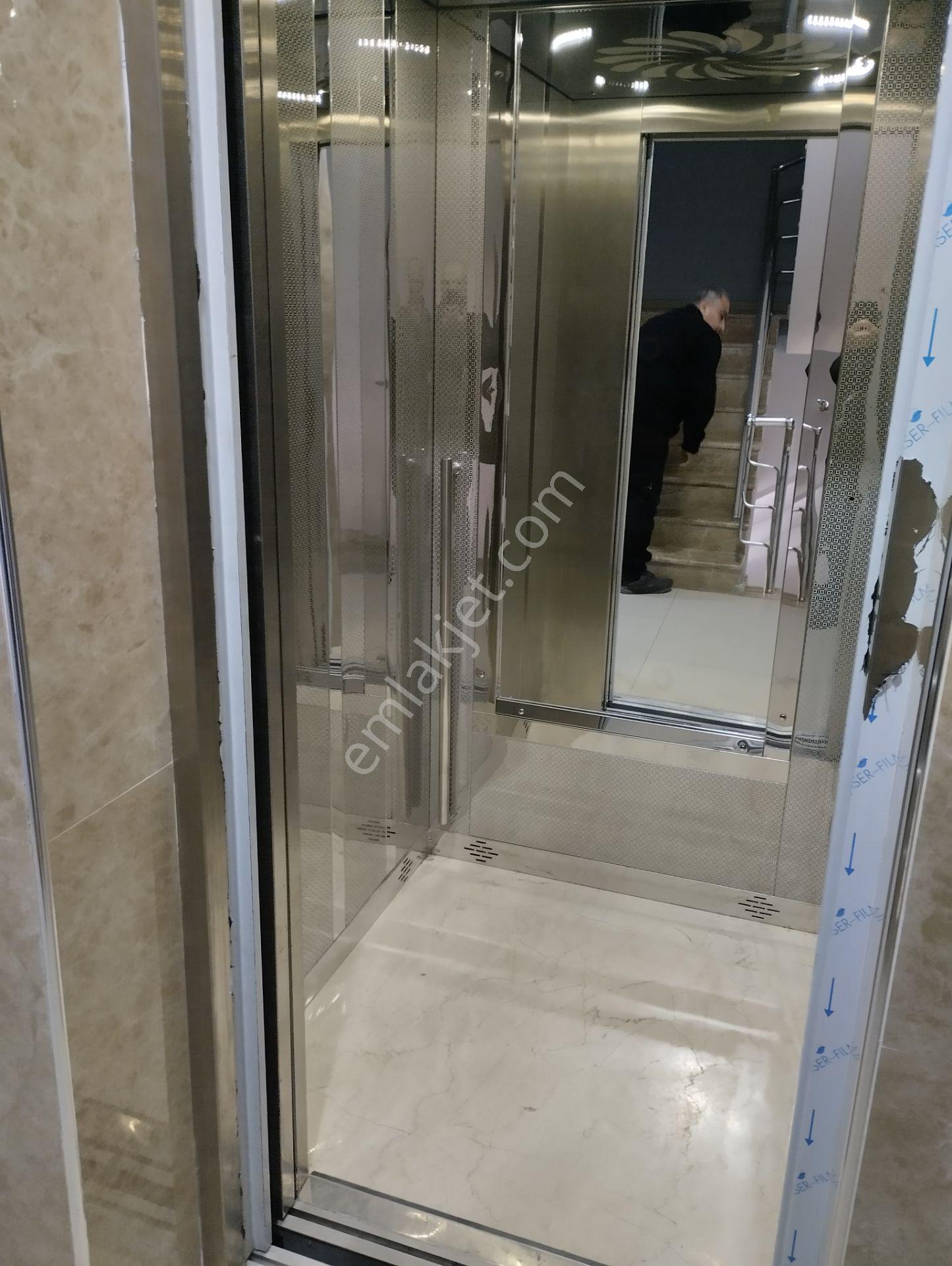 Garanti Bankası Arasında, 5 Yaşındaki Binada,eşyalı Satılık 1+1 - Görsel 11