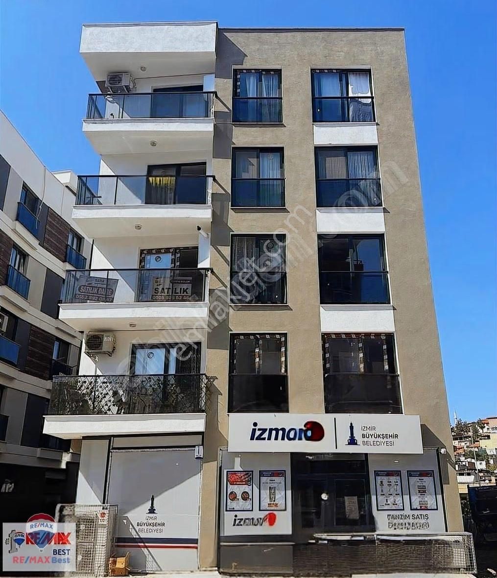 24 Bayraklı Gümüşpala Mahallesinde Satılık 2+1 Daire