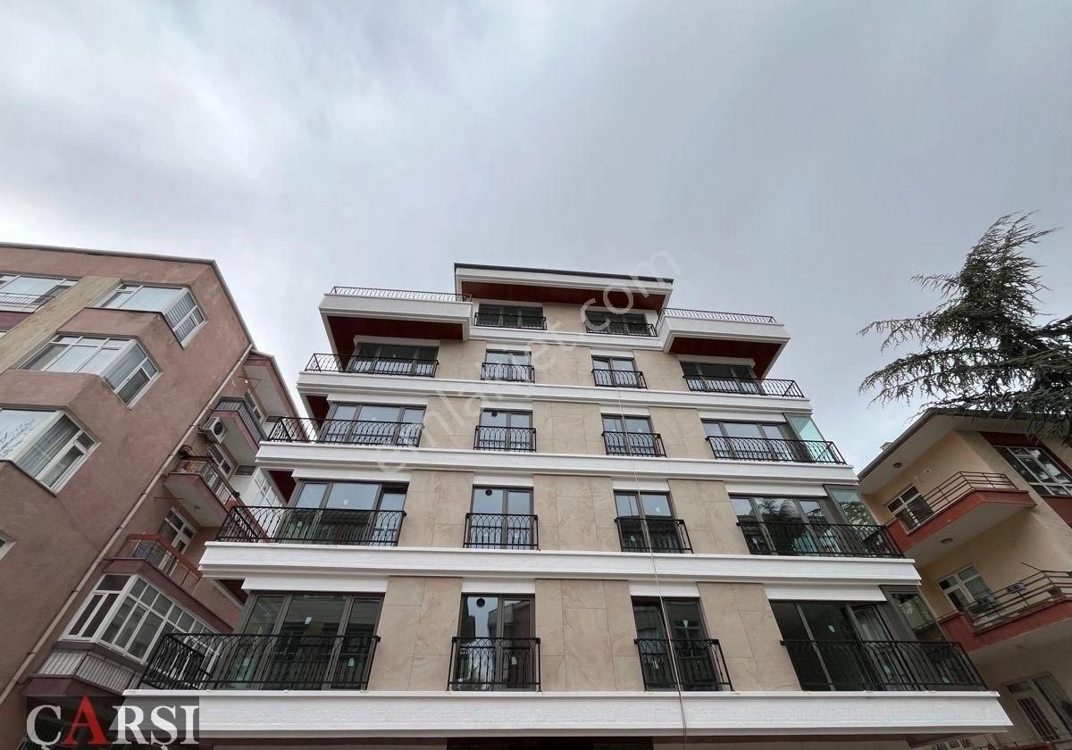 Çarşı"dan Sıfır Binada Komple Ön Cephe Katta Merkezi Konumda