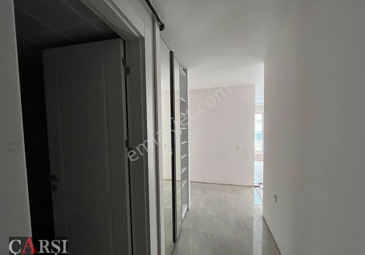 Çarşı"dan Sıfır Binada Komple Ön Cephe Katta Merkezi Konumda - Görsel 6