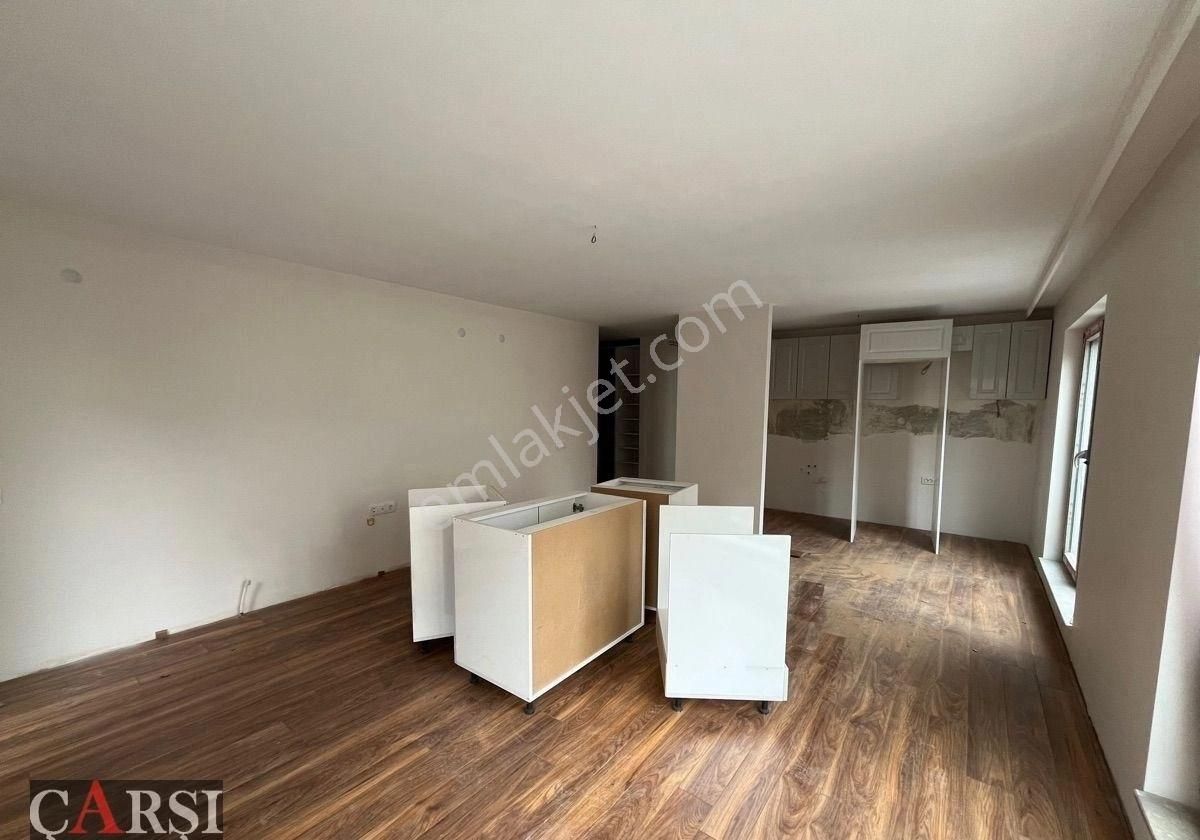 Çarşı"dan Sıfır Binada Komple Ön Cephe Katta Merkezi Konumda - Görsel 4