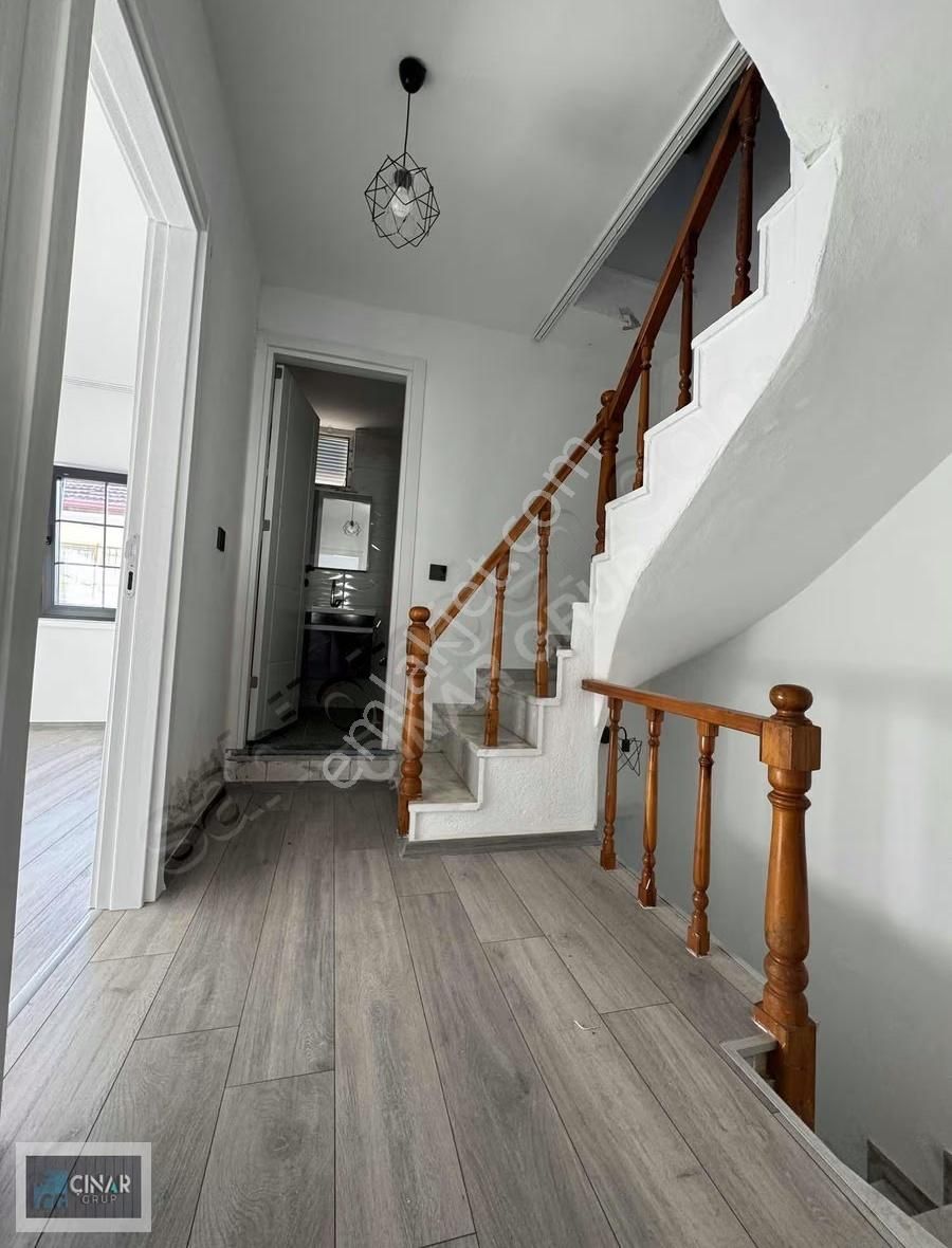 Foça Mahallesi'nde Yeni Tadilatlı 3+1 Kiralık Tripleks Villa - Görsel 22