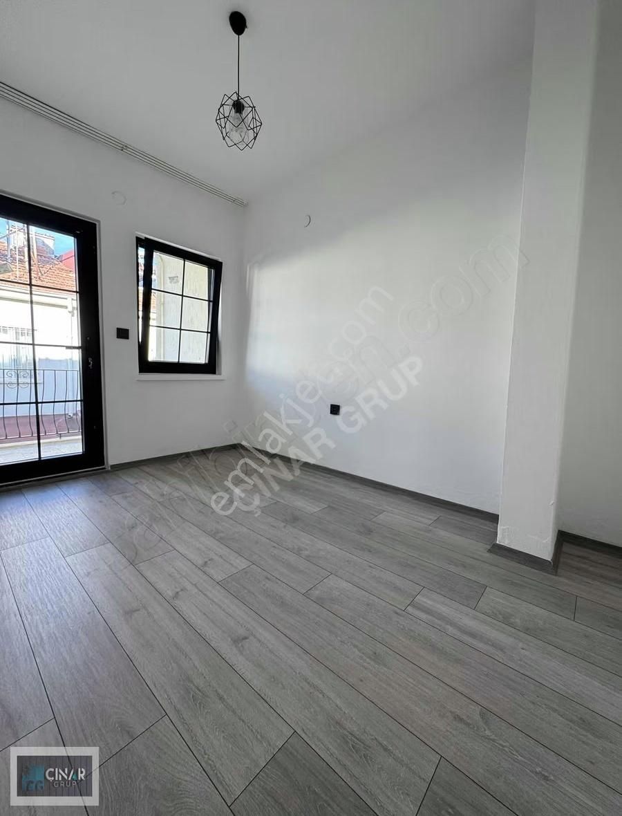 Foça Mahallesi'nde Yeni Tadilatlı 3+1 Kiralık Tripleks Villa - Görsel 16