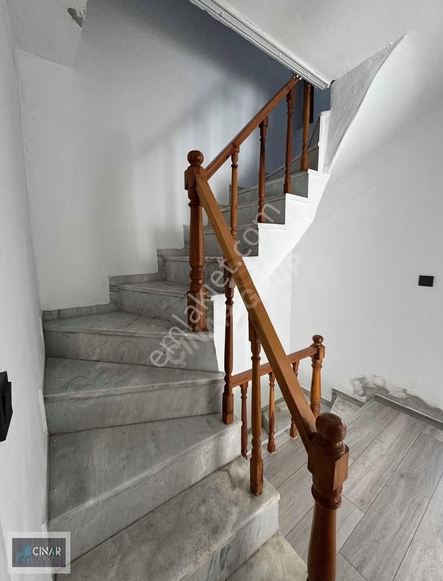 Foça Mahallesi'nde Yeni Tadilatlı 3+1 Kiralık Tripleks Villa - Görsel 2