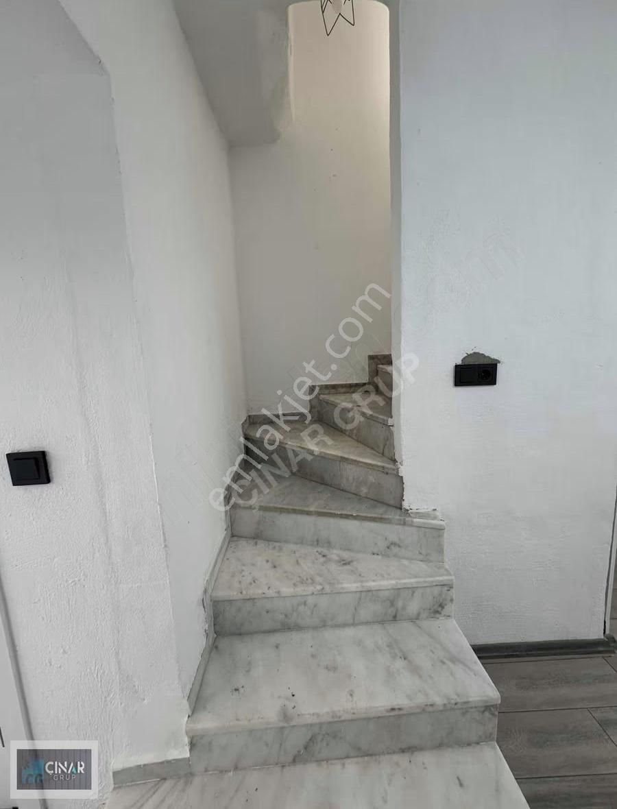 Foça Mahallesi'nde Yeni Tadilatlı 3+1 Kiralık Tripleks Villa - Görsel 9