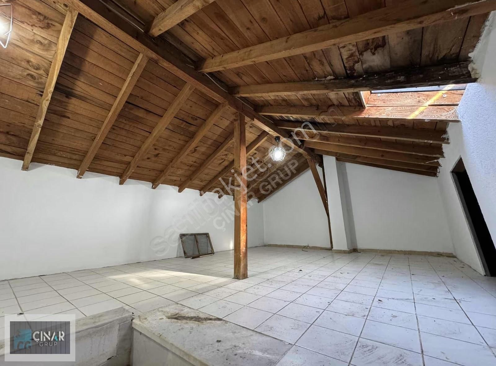 Foça Mahallesi'nde Yeni Tadilatlı 3+1 Kiralık Tripleks Villa - Görsel 17