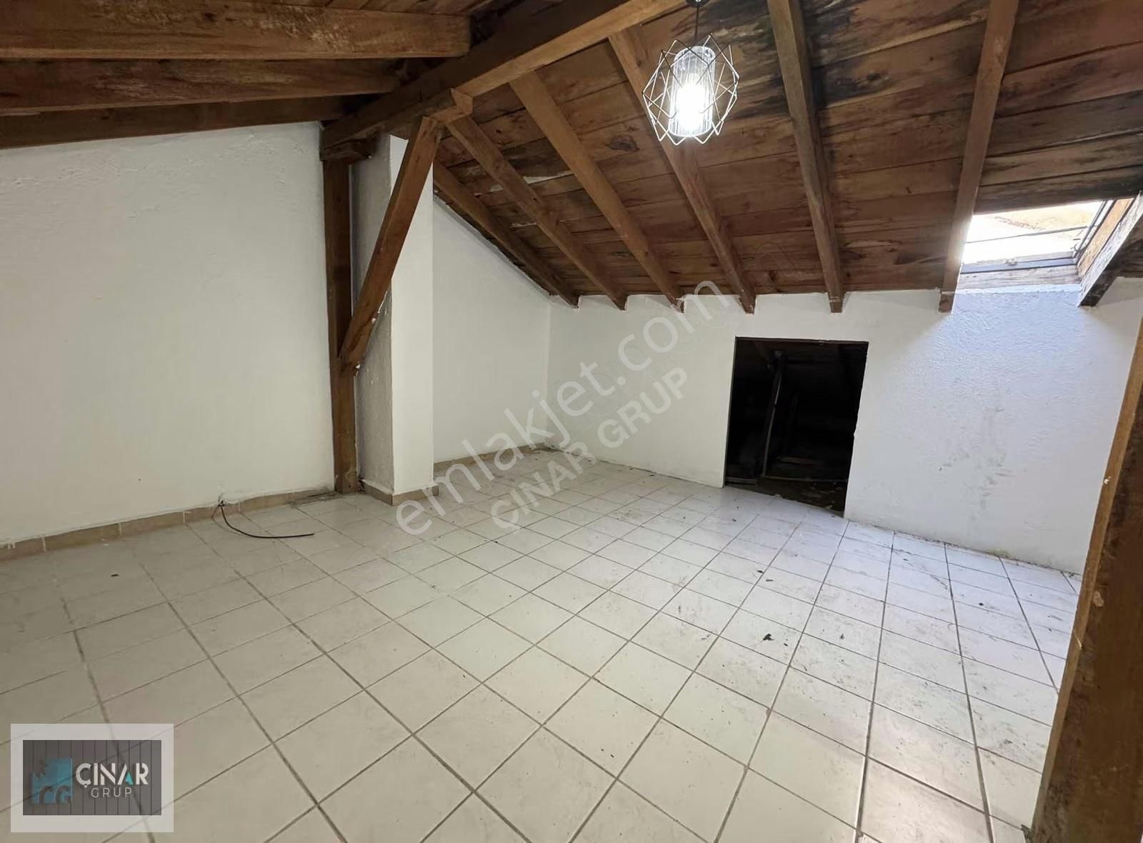 Foça Mahallesi'nde Yeni Tadilatlı 3+1 Kiralık Tripleks Villa - Görsel 21