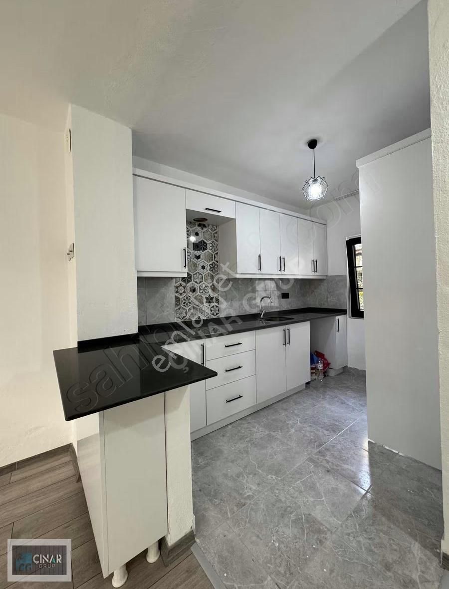 Foça Mahallesi'nde Yeni Tadilatlı 3+1 Kiralık Tripleks Villa - Görsel 18