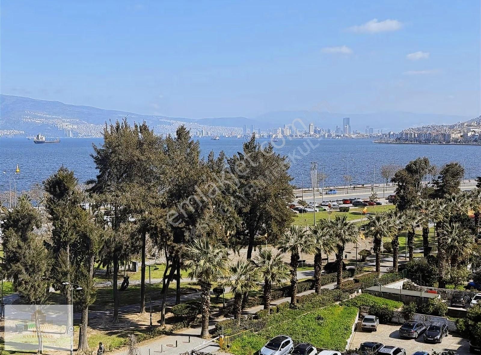 Msg'den Cadde Üzerinde Deniz Manzaralı 3+1 Asansörlü Geniş Daire