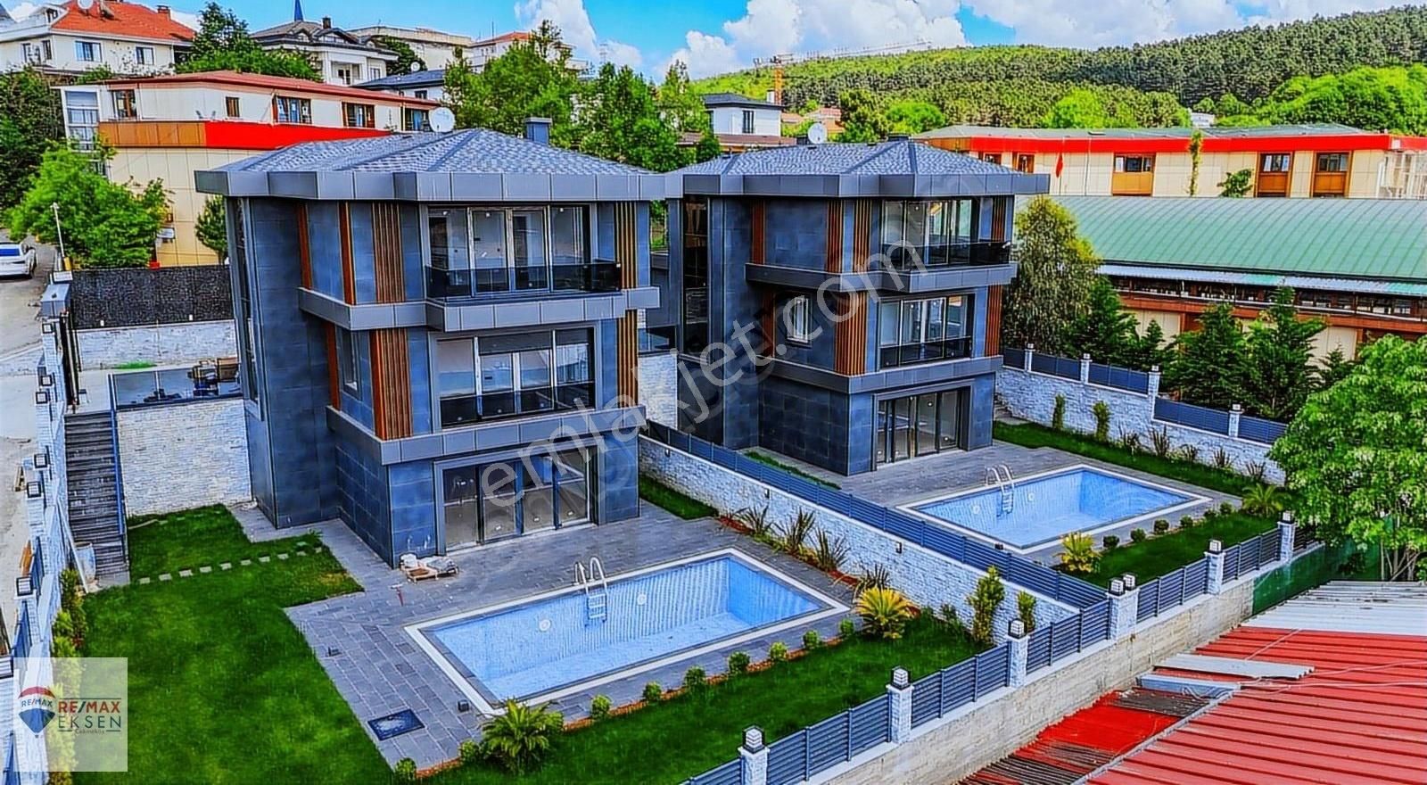 Çekmeköy'de Muhteşem Kiralık Tripleks Villa