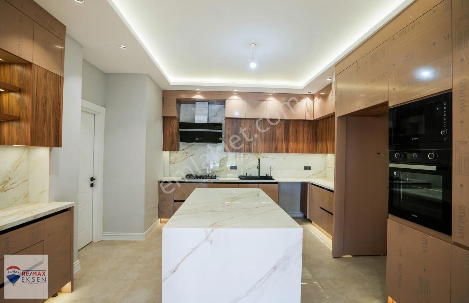 Çekmeköy'de Muhteşem Kiralık Tripleks Villa - Görsel 24