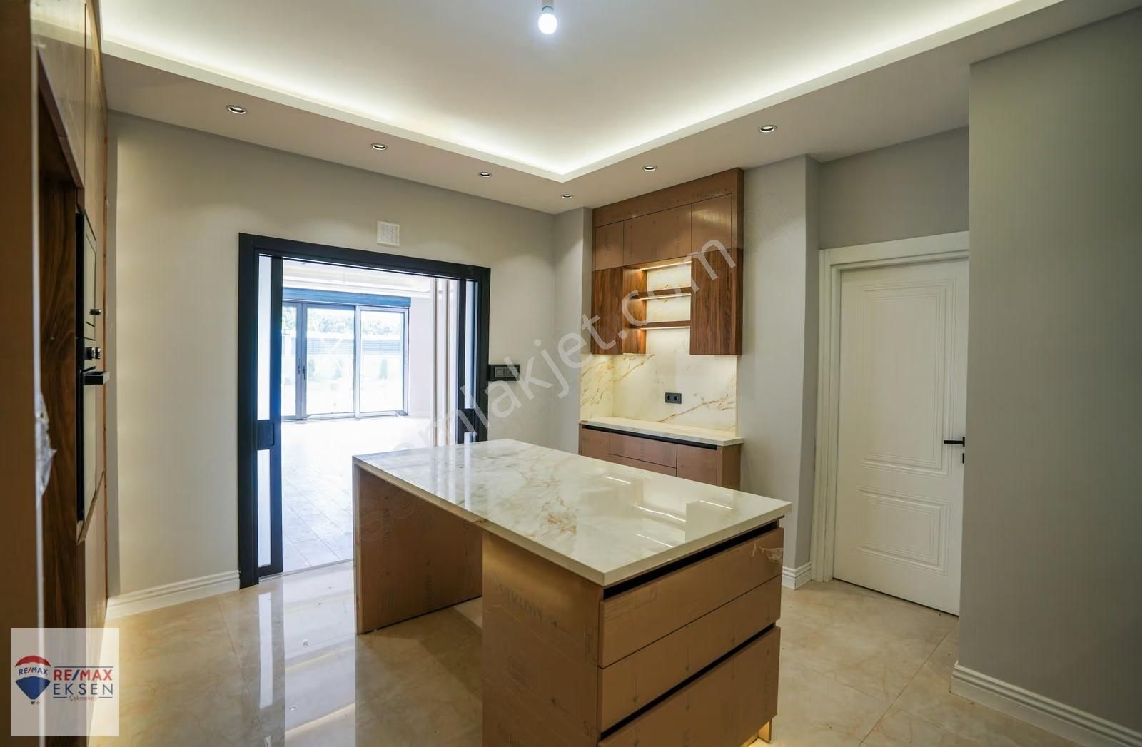 Çekmeköy'de Muhteşem Kiralık Tripleks Villa - Görsel 15