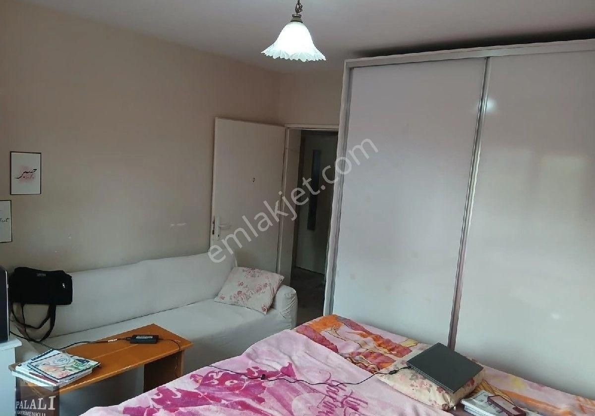 Afetevlerinde 2+1 Geniş Oturumlu Satılık - Görsel 2