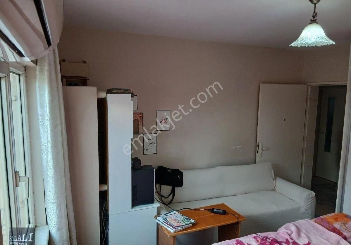 Afetevlerinde 2+1 Geniş Oturumlu Satılık - Görsel 4