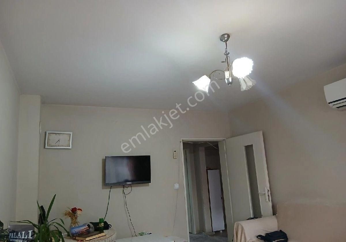 Afetevlerinde 2+1 Geniş Oturumlu Satılık