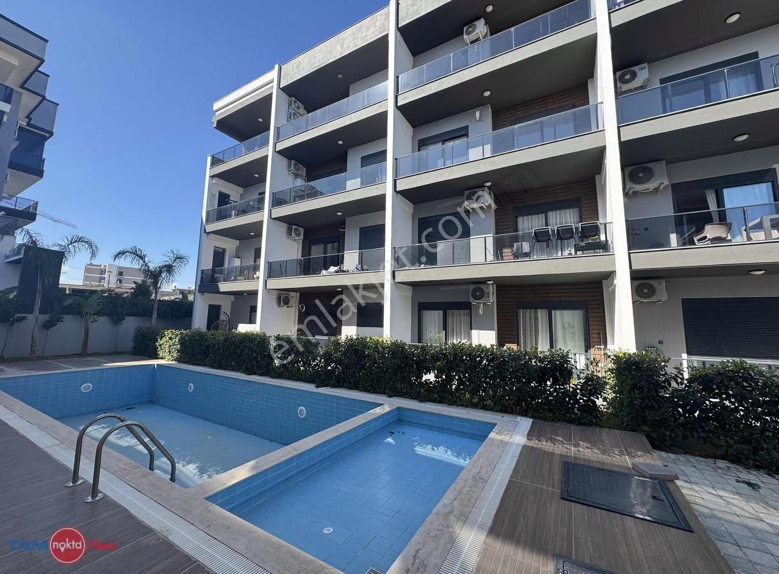 Merkezi Konumda Bahçe Kullanımlı Yüksek Giriş 1+1 Satılık Daire