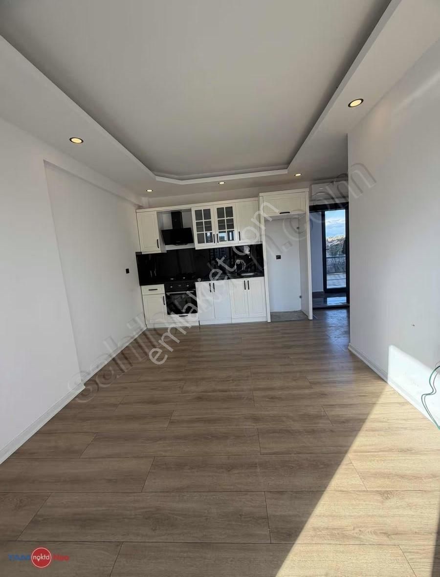 Altıntaş'ta Havuzlu Sitede 1+1 Kiralık Daire - Görsel 4