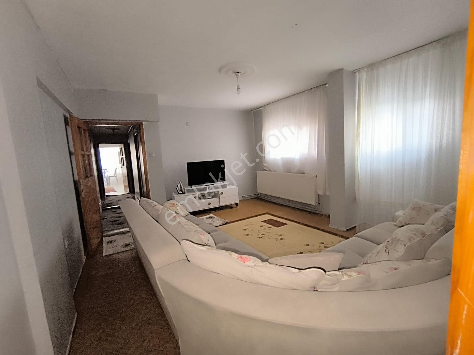 Yılmaz Gayrimenkulden Eşyalı Kiralık 3+1 Ön Cephe Masrafsız Hazır Kurulu Düzen - Görsel 3
