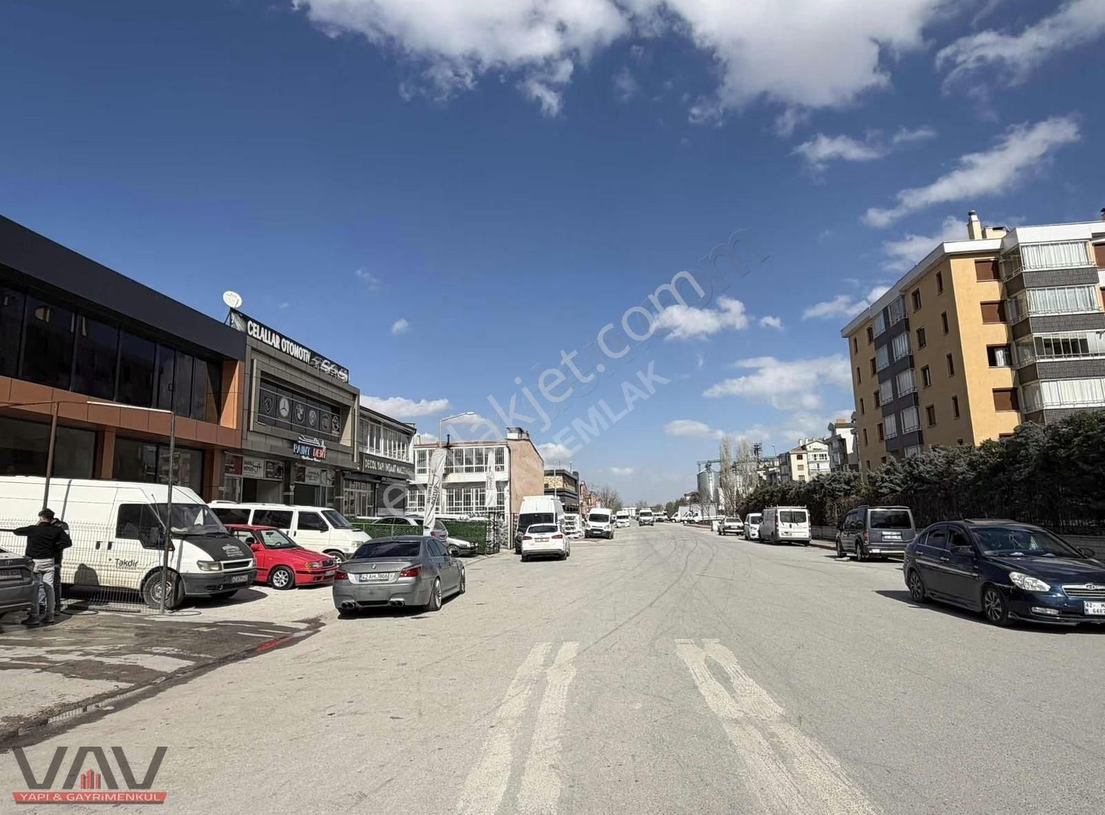 Galeriler De Fırın Ruhsatlı Cadde Cepheli Satılık 300 M2 Dükkan - Görsel 2