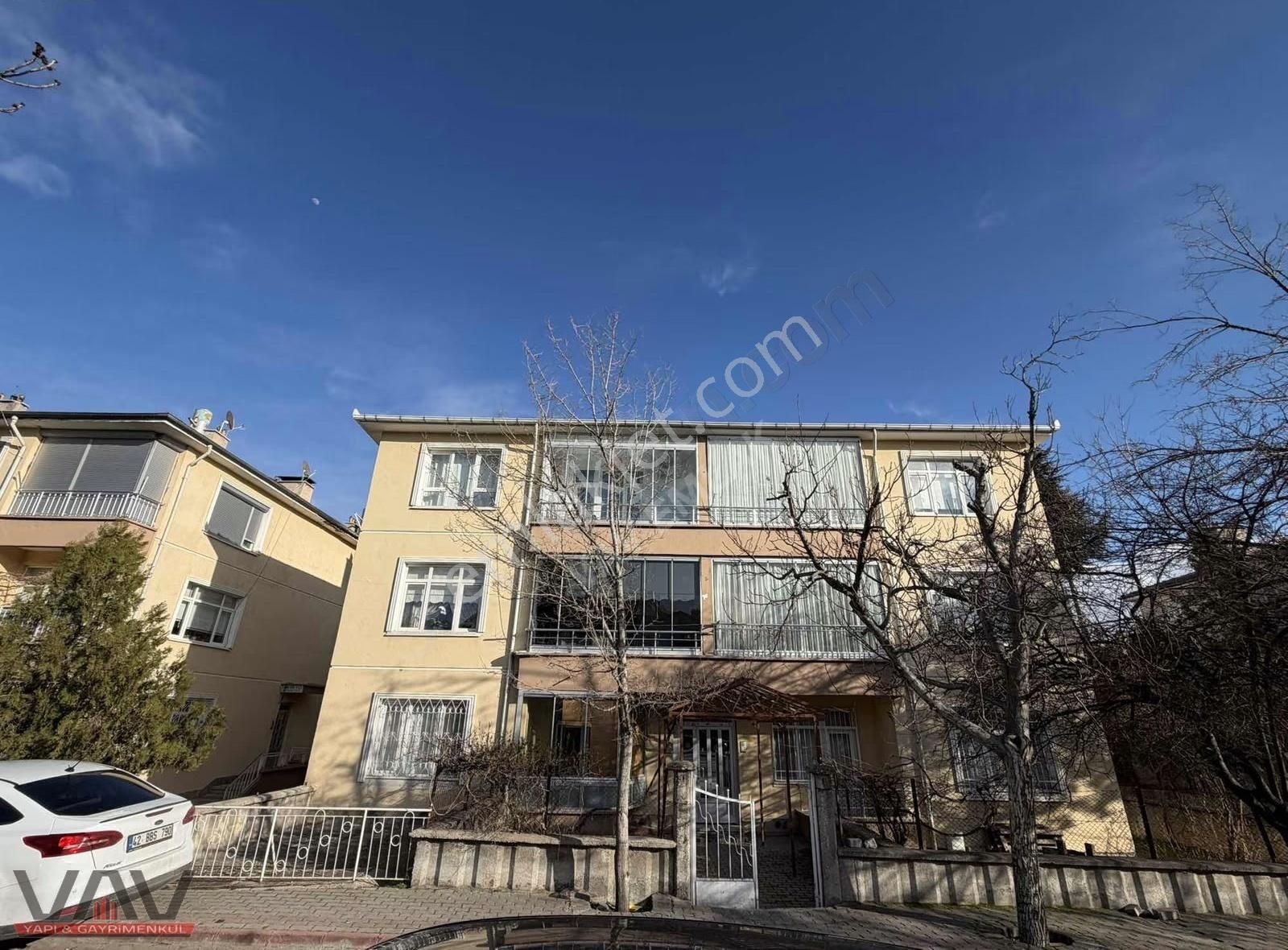 Meram Fatih Caddesinde 3+1 Bakımlı Kiralık Ara Kat Daire