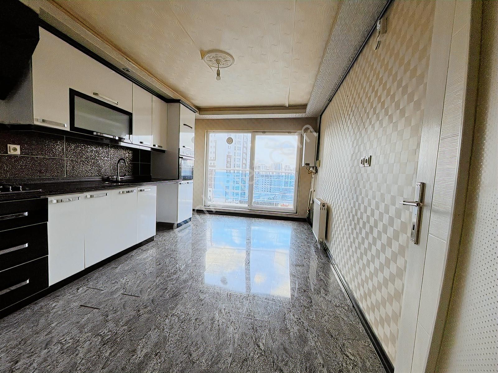 Ovacık'ta Geniş Metrajlı Full Yapılı Ara Katta 4+1 Daire - Görsel 3