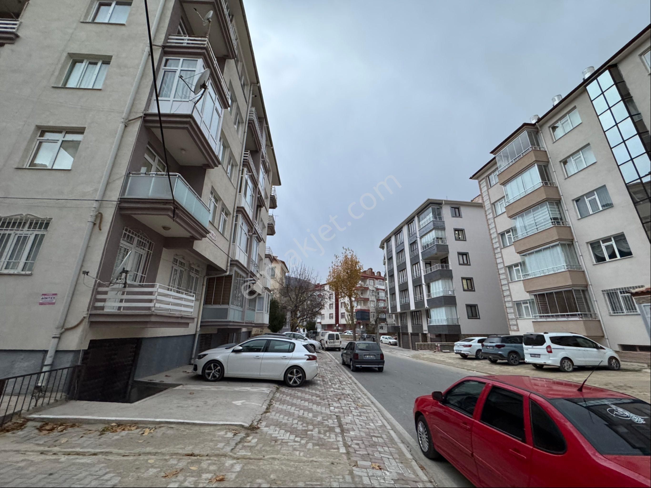 A-k Emlaktan Altunkalem Mah 3+1 Ara Kat Kiralık Daire - Görsel 3