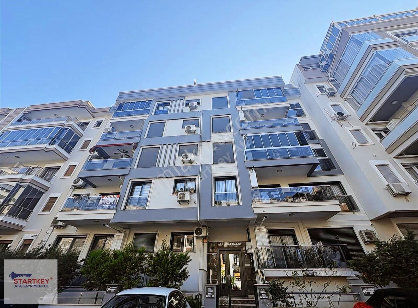 Karşıyaka Dedebaşı Mahallesi 'nde Park Cepheli 2+1 Satılık Daire